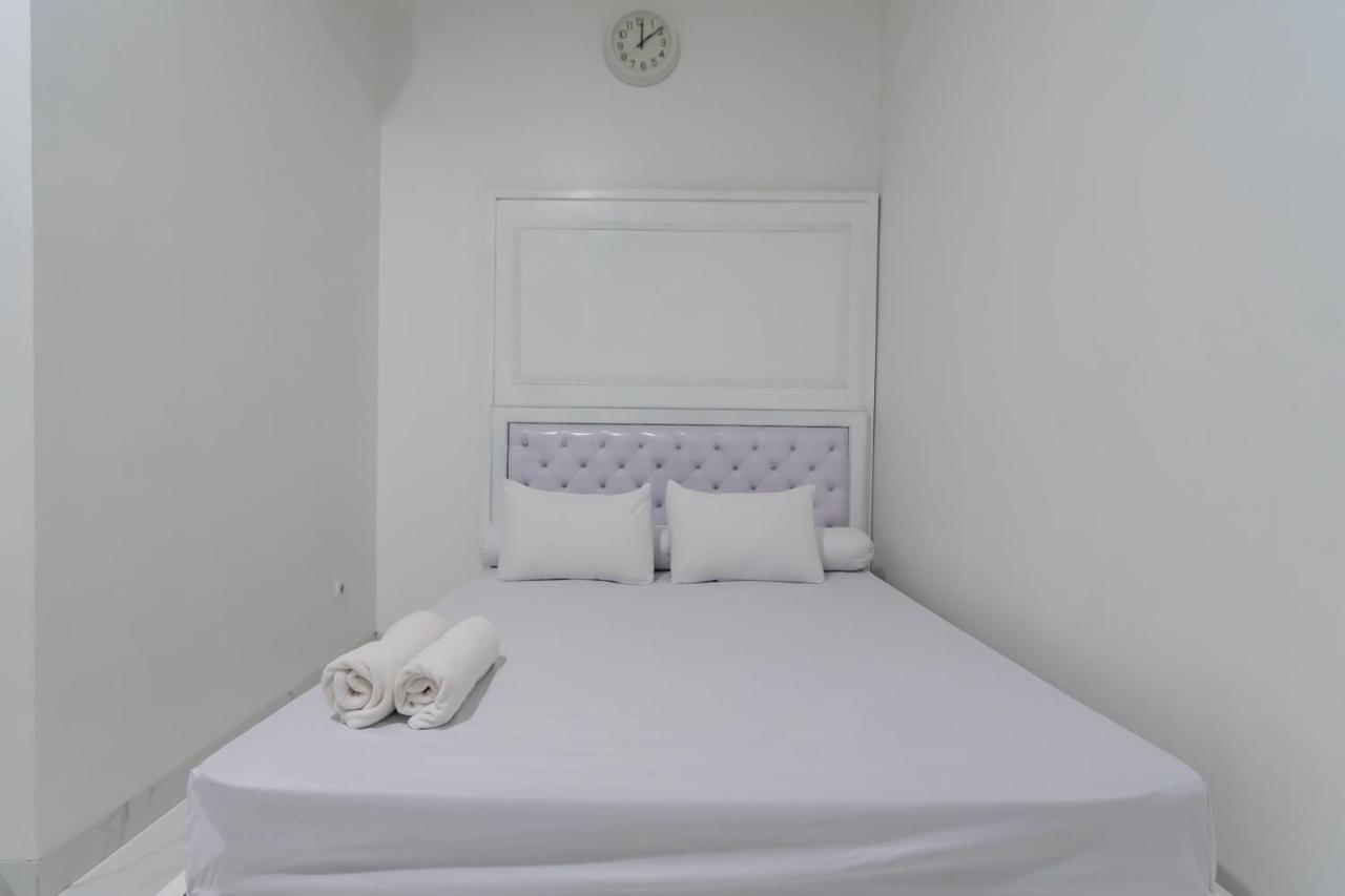 Family Homestay Syariah Cirebon Mitra Reddoorz Exterior foto
